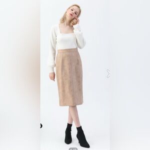 SQUARE NECK KNIT TOP IN OFF WHITE (My18)